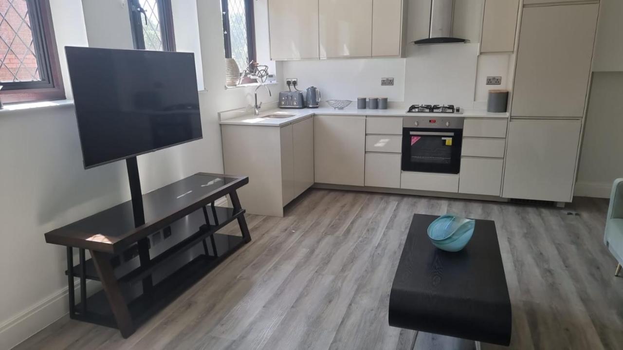 Jasmin Apartments - Luxury 1 & 2 Bedroom Units With Free Parking Bushey Zewnętrze zdjęcie